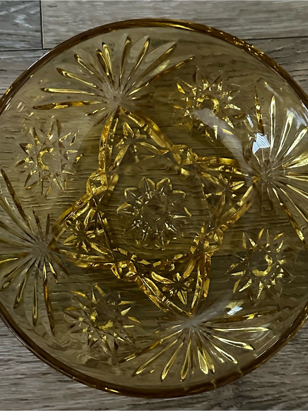 Anchor Hocking 7” Yellow Starburst Pressed Glass Decorative Serving Bowl